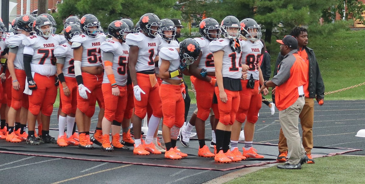 Football players lining up before game